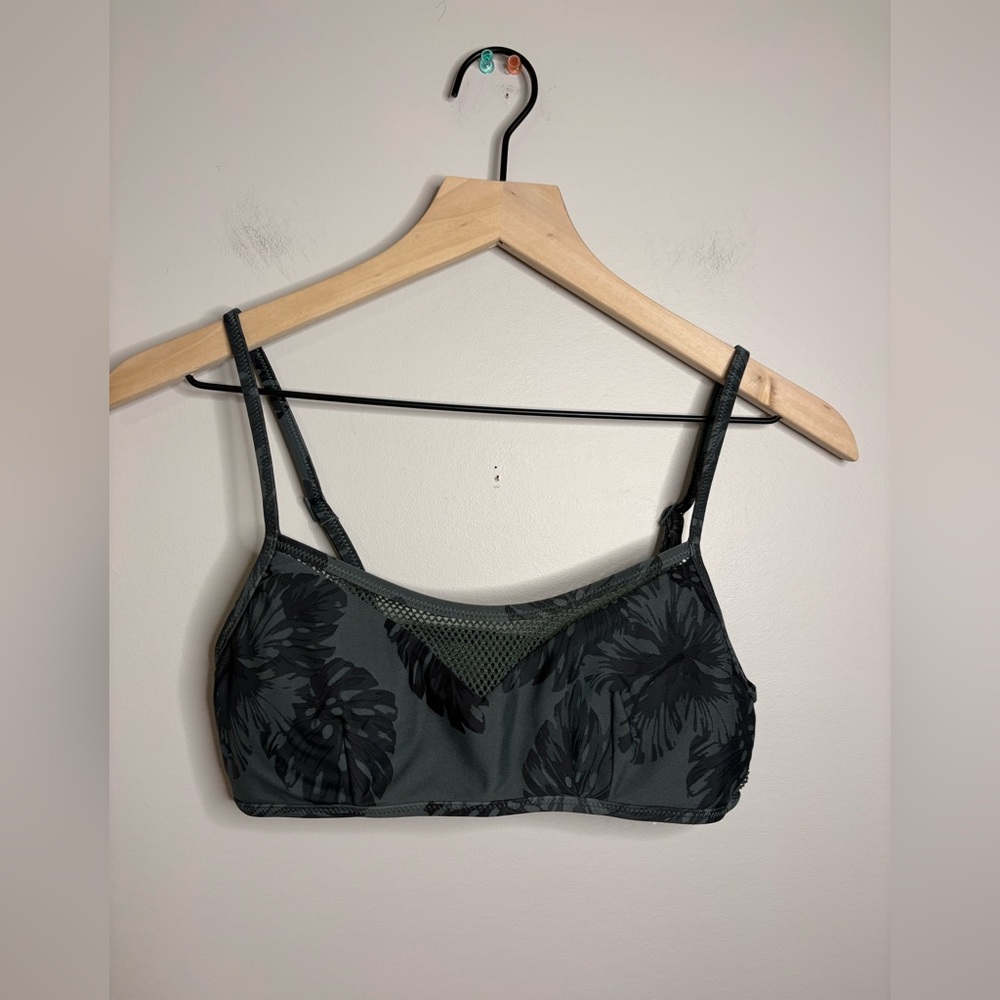 Women’s Aerie Tropical Leaf sports Bra/ Bralette size M